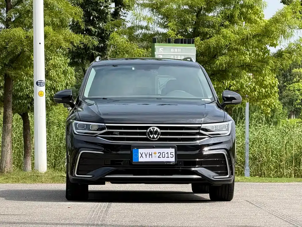 Volkswagen Tiguan L — фото 10