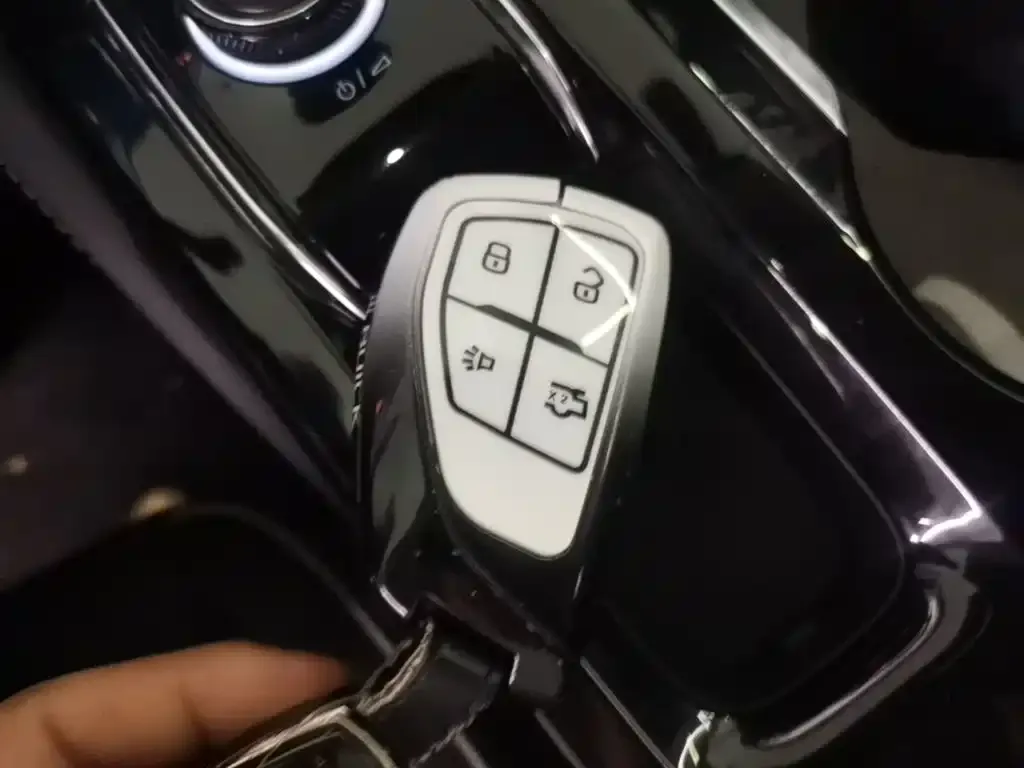 Buick Envision Plus — фото 10
