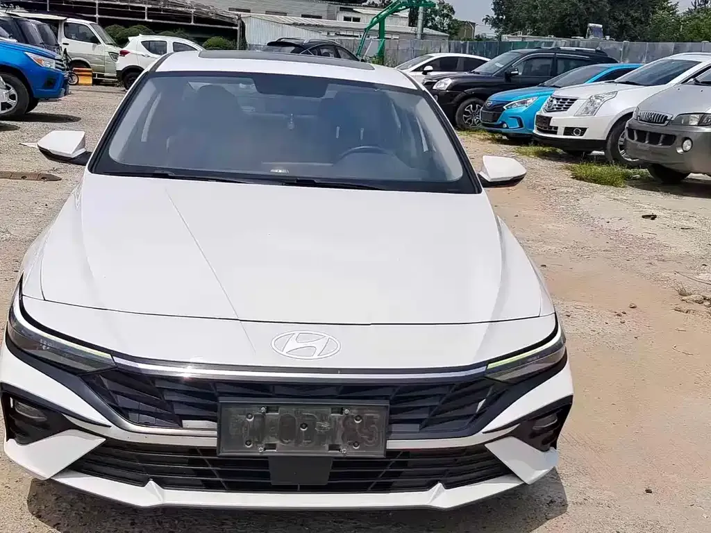 Hyundai Elantra — фото 2