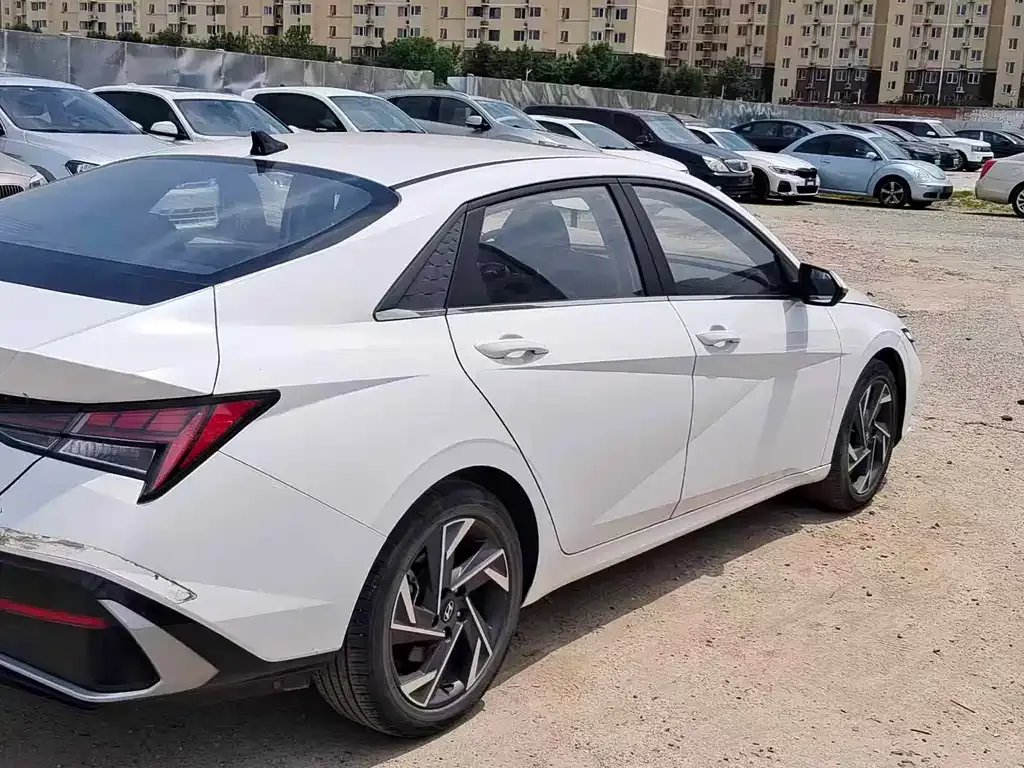 Hyundai Elantra — фото 9