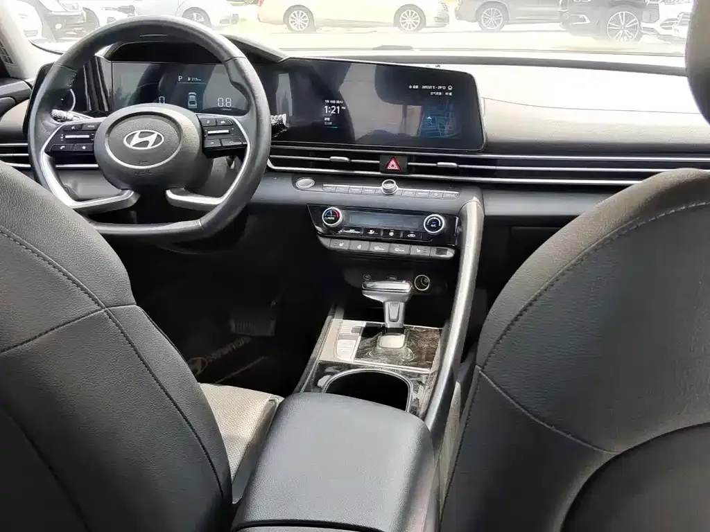 Hyundai Elantra — фото 5