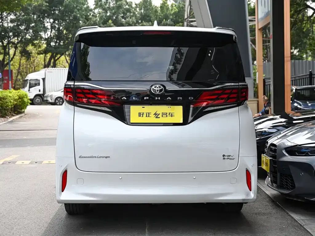 Toyota Alphard — фото 10