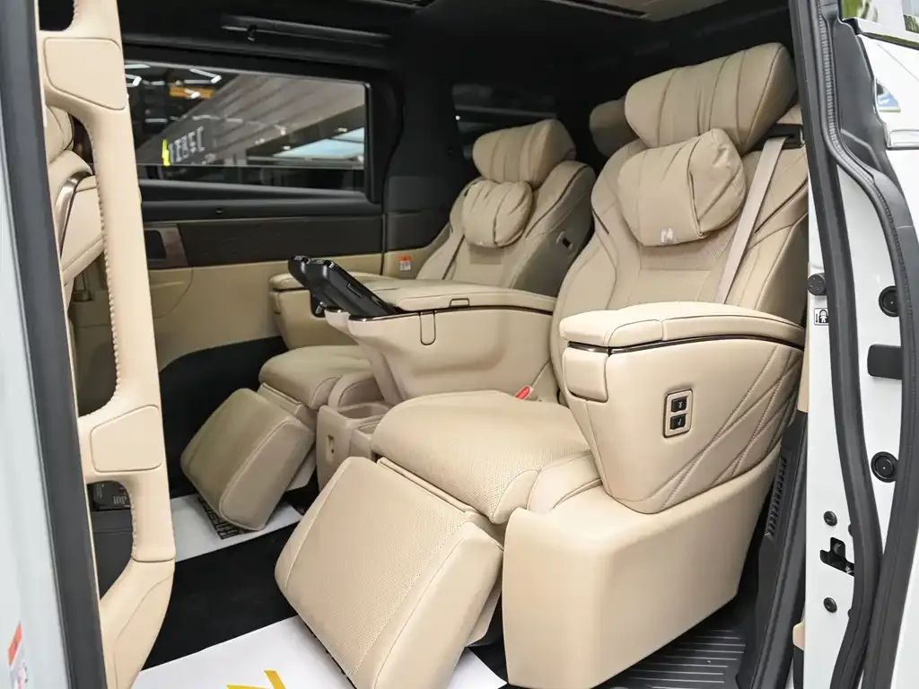 Toyota Alphard — фото 7