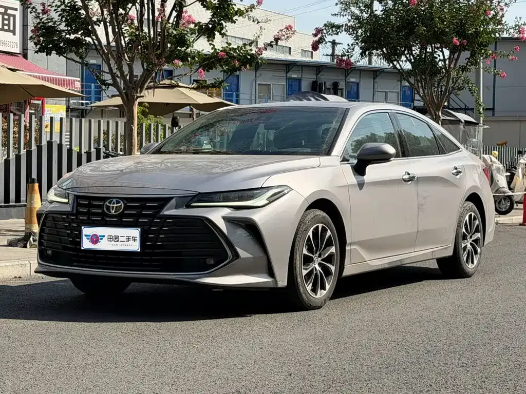 Toyota Avalon — фото 1