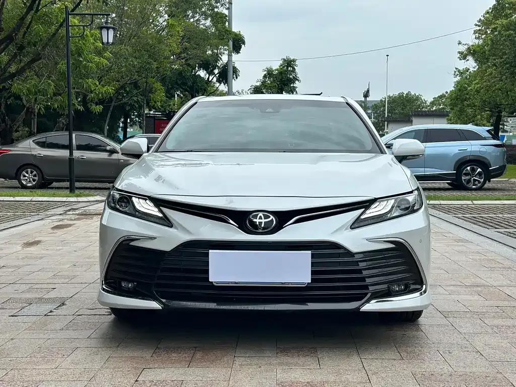 Toyota Camry — фото 5