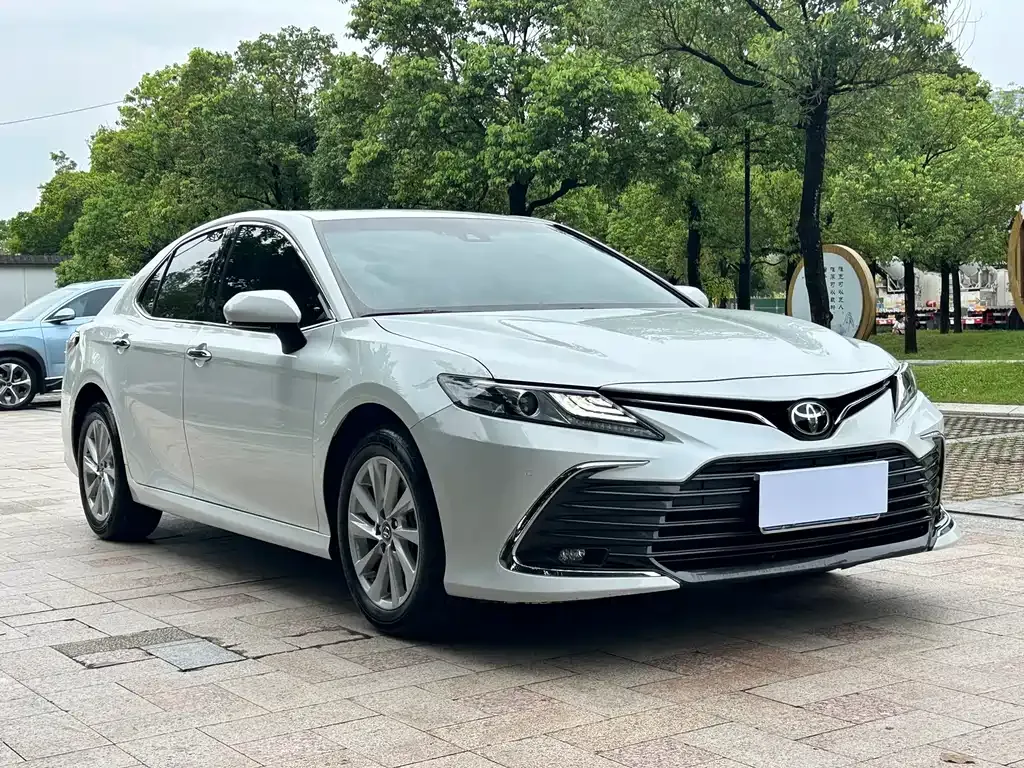 Toyota Camry — фото 6