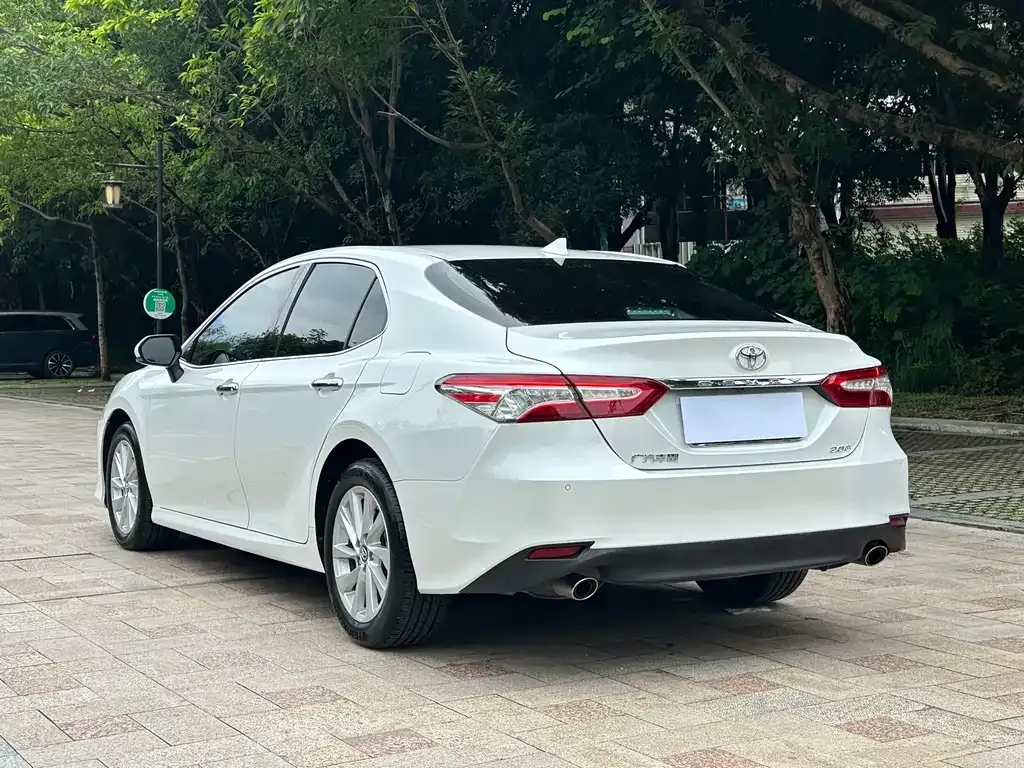 Toyota Camry — фото 8