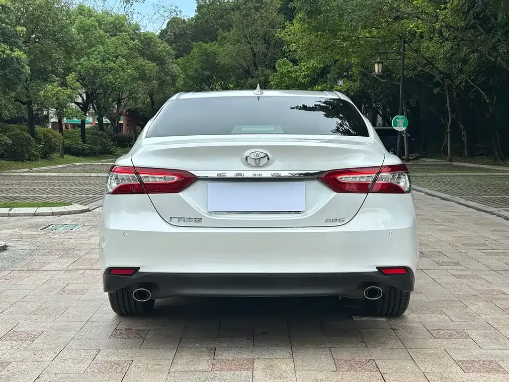 Toyota Camry — фото 7
