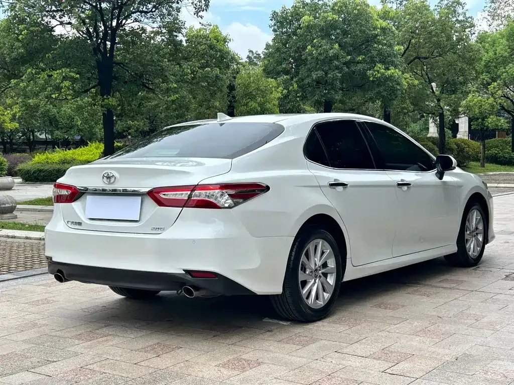 Toyota Camry — фото 10