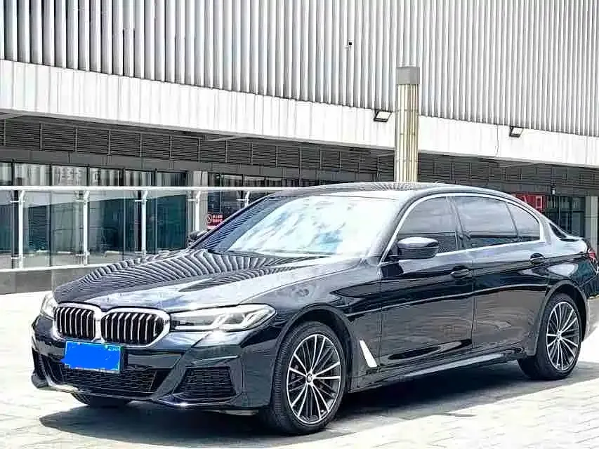 BMW 5 Series — фото 1