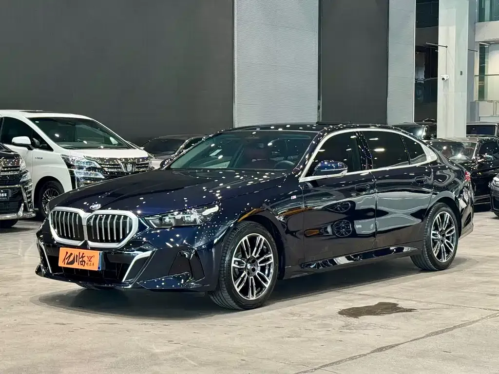 BMW 5 Series — фото 1