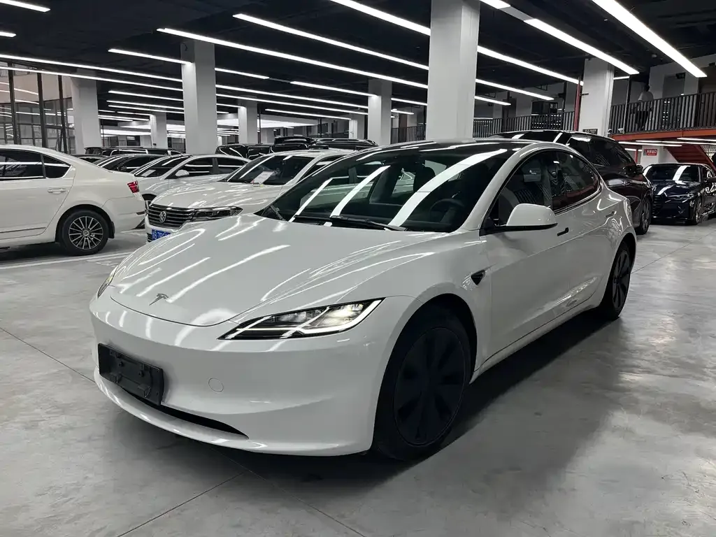 Tesla Model 3 — фото 1