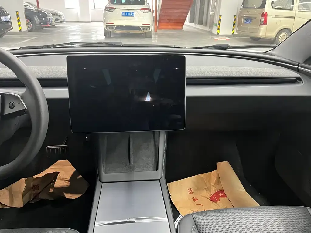 Tesla Model 3 — фото 4