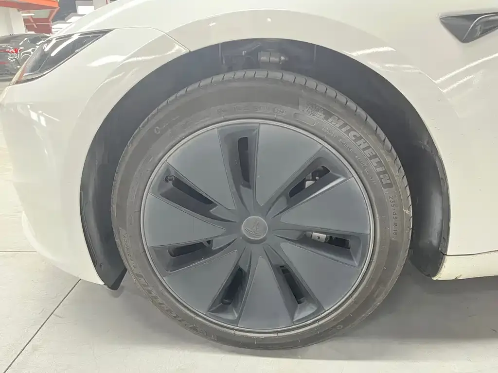 Tesla Model 3 — фото 2