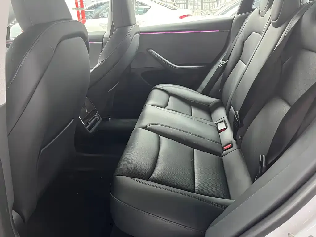 Tesla Model 3 — фото 3
