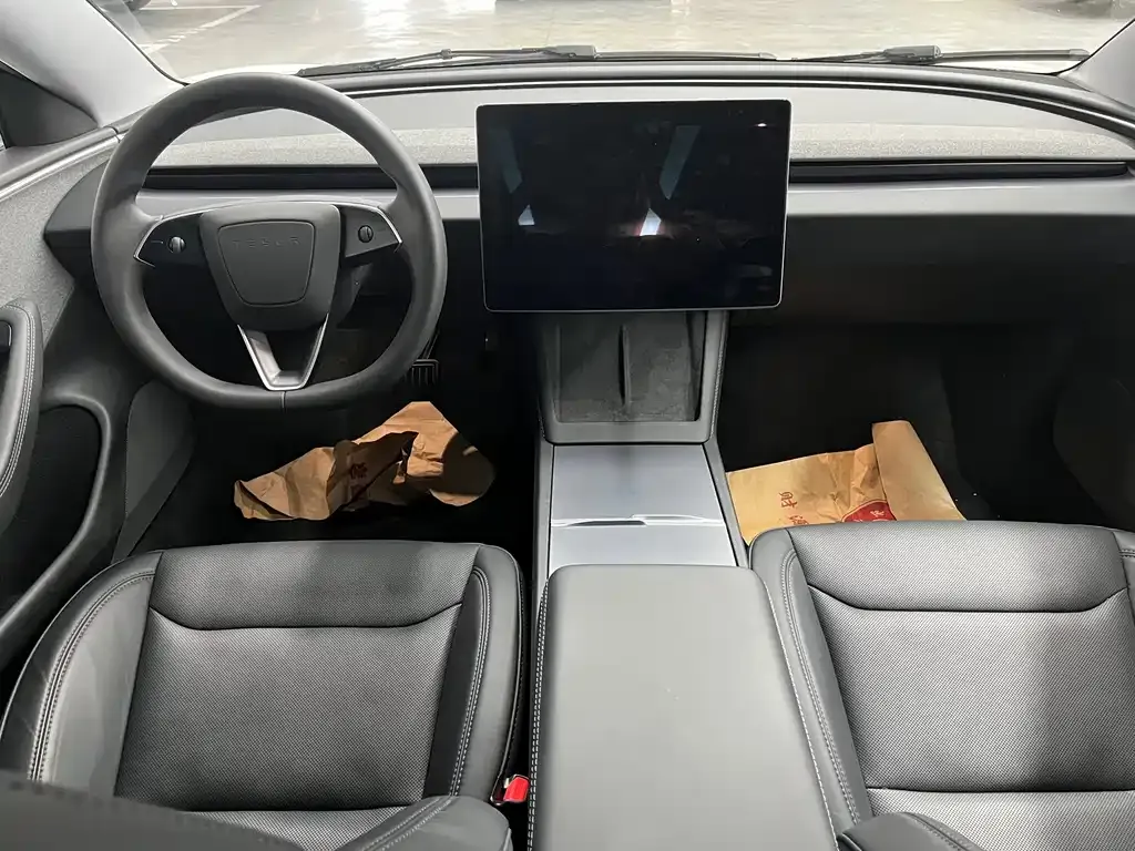 Tesla Model 3 — фото 8