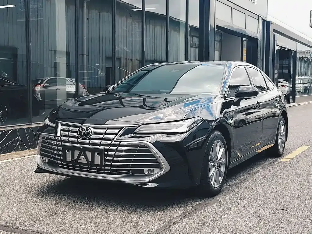 Toyota Avalon — фото 1