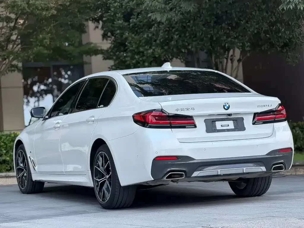 BMW 5 Series — фото 3