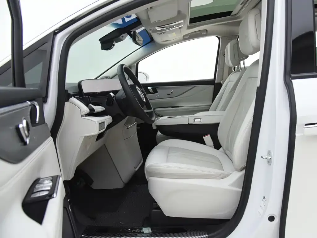Buick GL8 Hybrid — фото 5