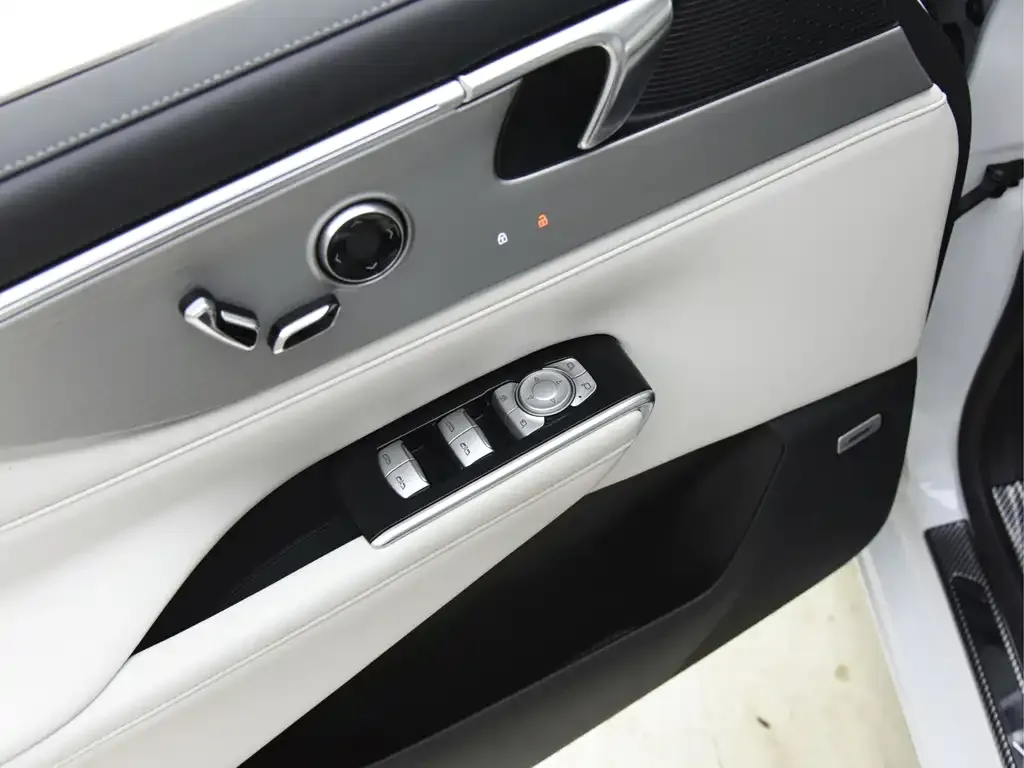 Buick GL8 Hybrid — фото 10