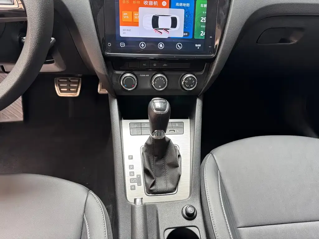 Skoda Octavia 2023 из CN, фото 3