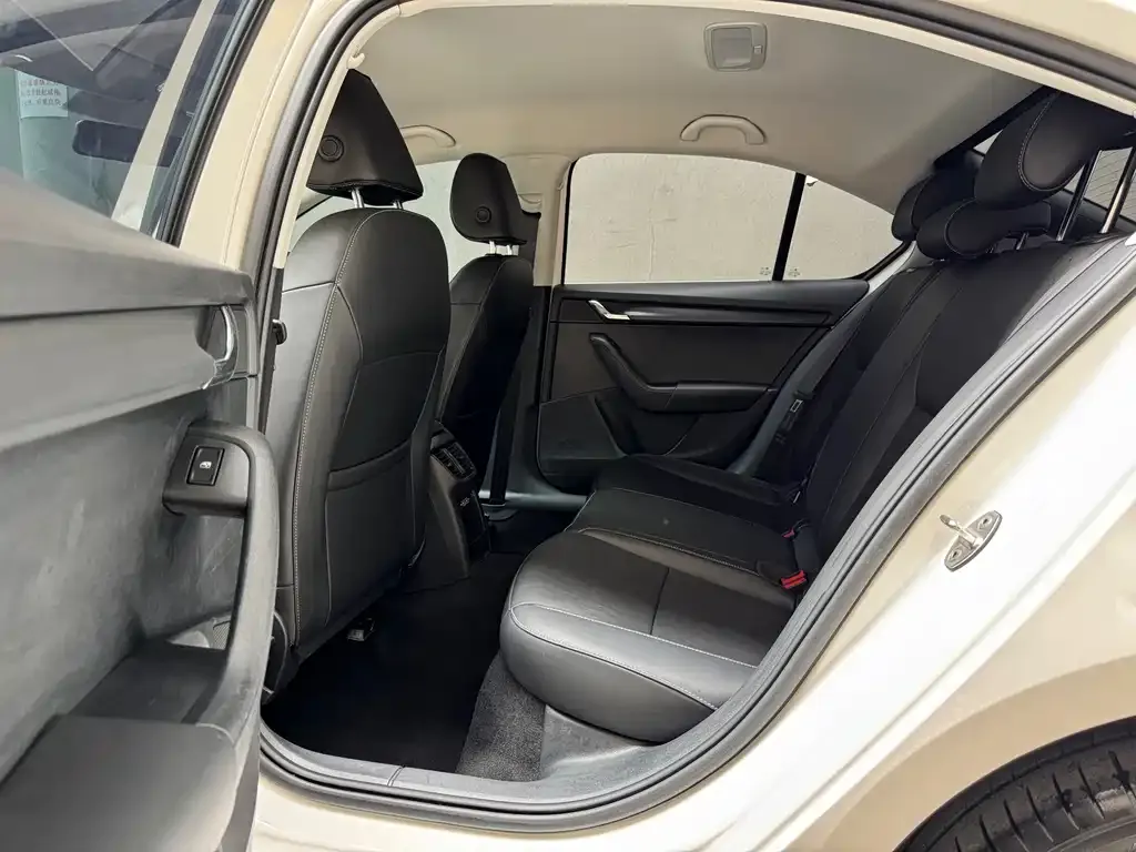 Skoda Octavia 2023 из CN, фото 4