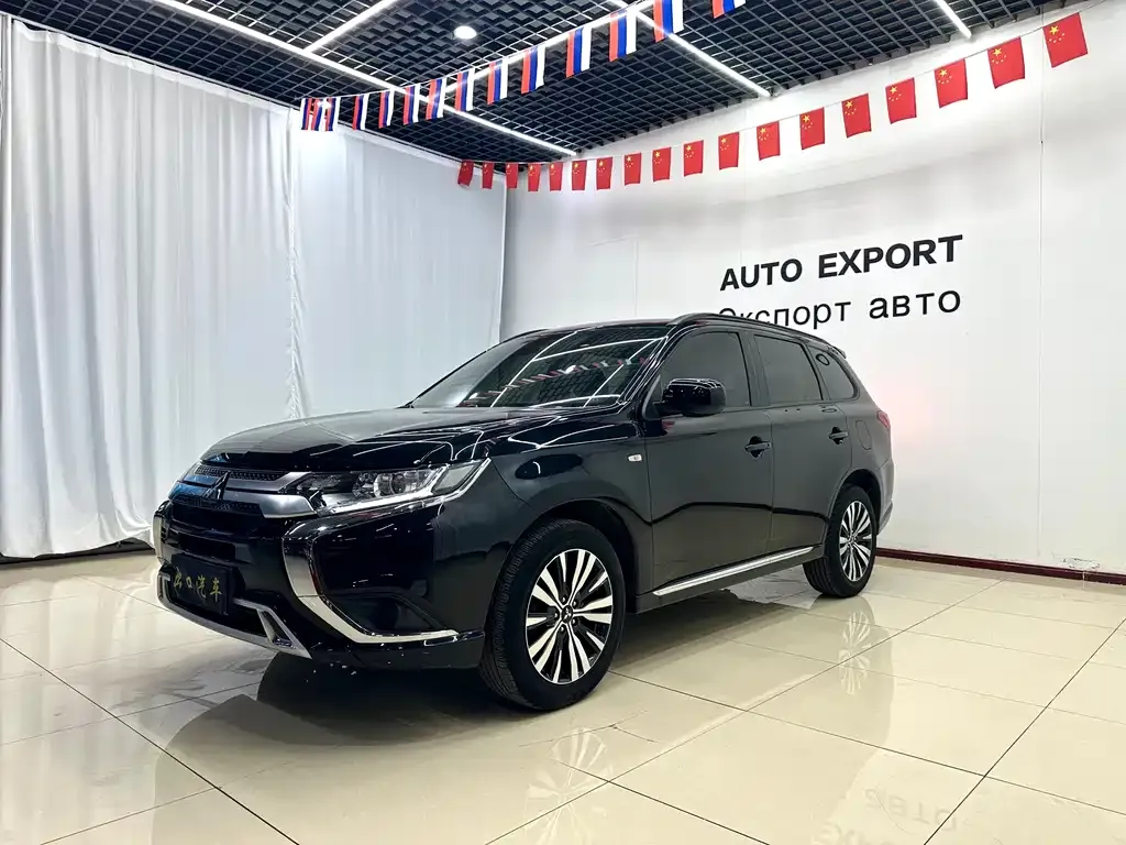 Mitsubishi Outlander — фото 1