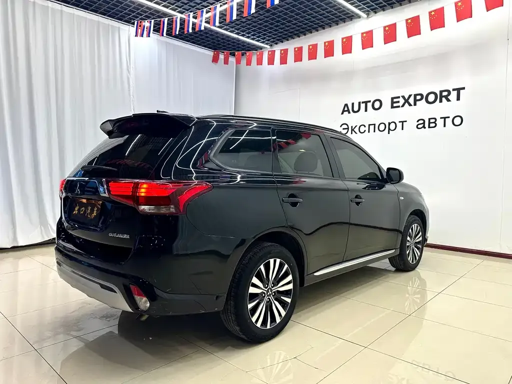 Mitsubishi Outlander — фото 9