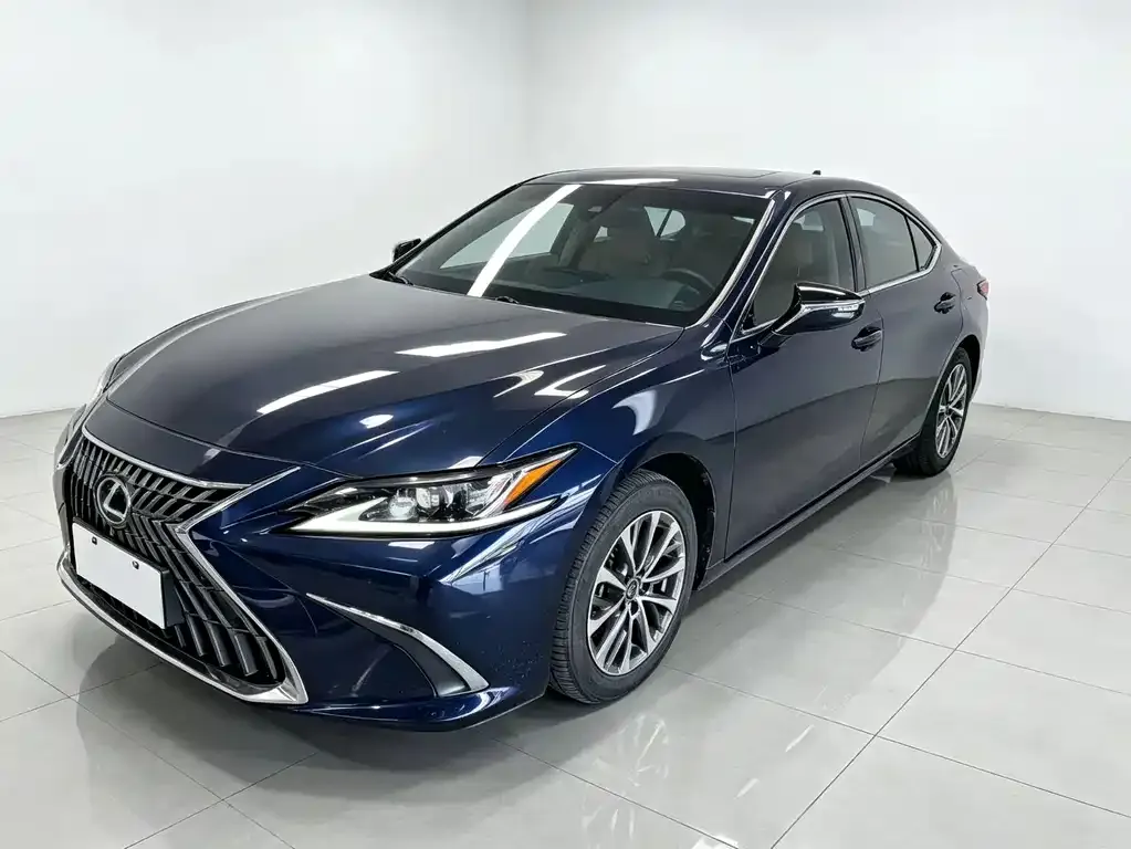 Lexus ES — фото 1