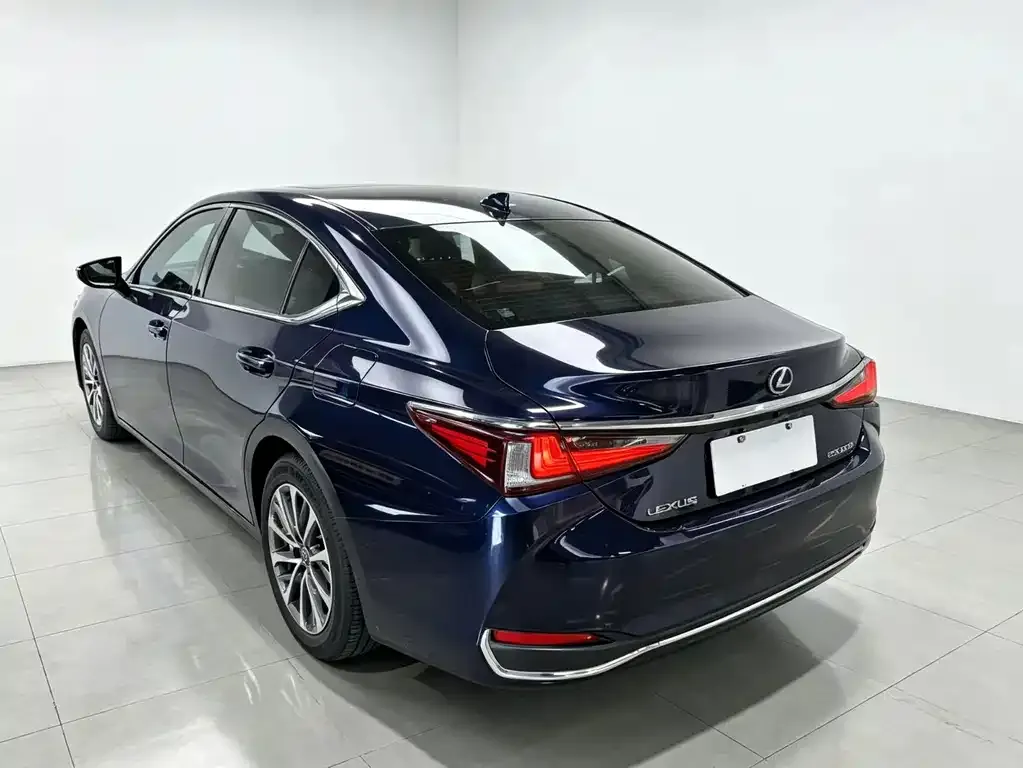 Lexus ES — фото 8