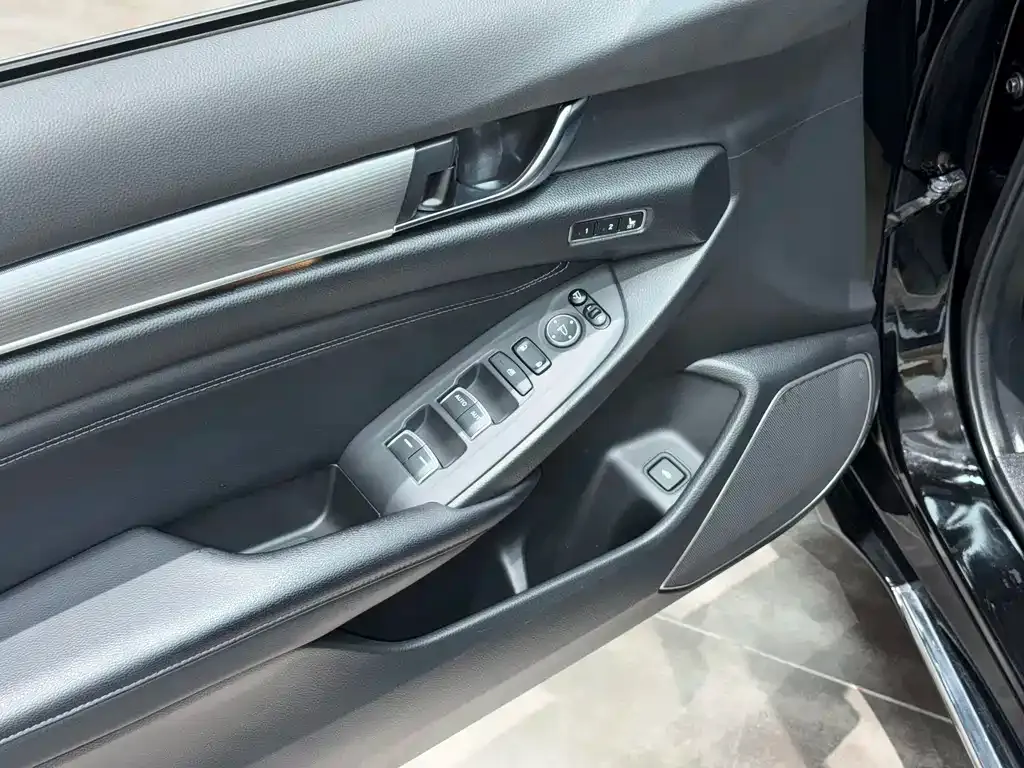 Honda Accord — фото 9
