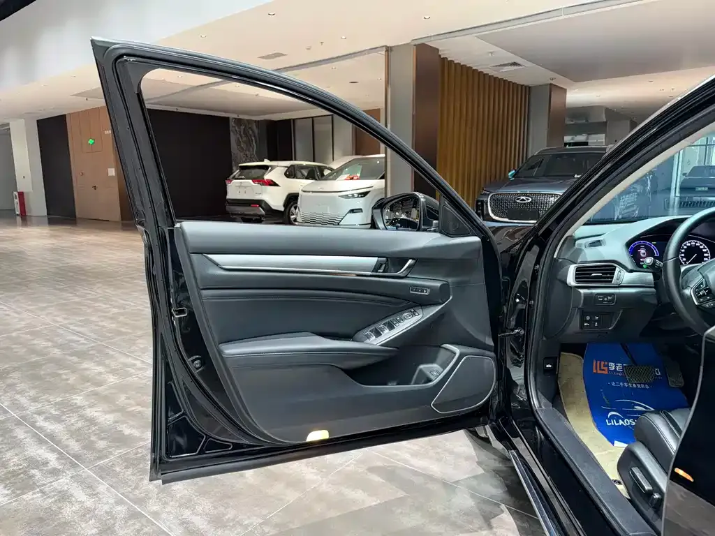 Honda Accord — фото 6