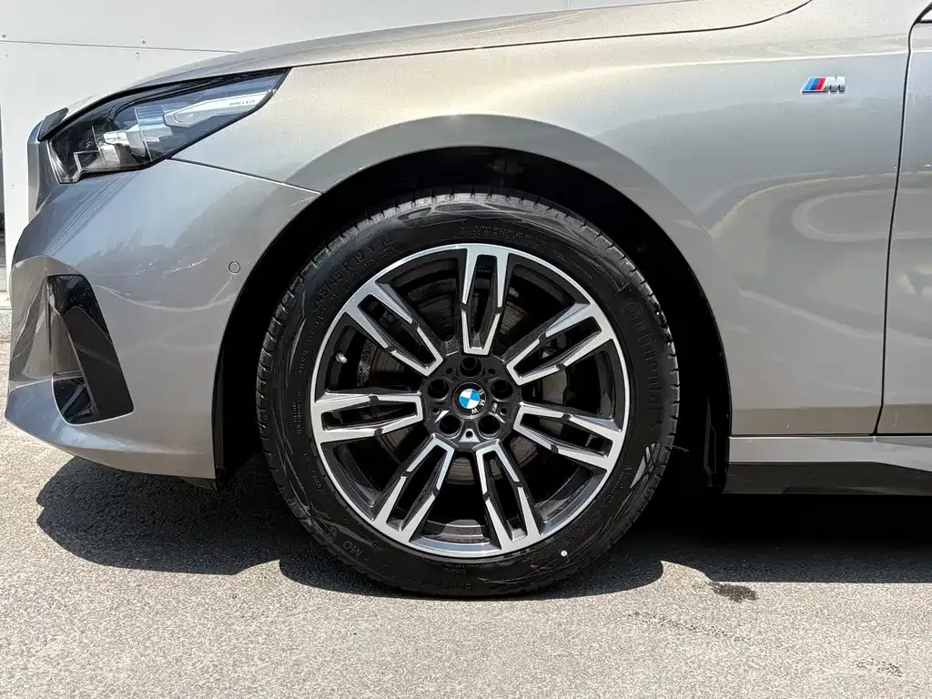 BMW 5 Series — фото 10