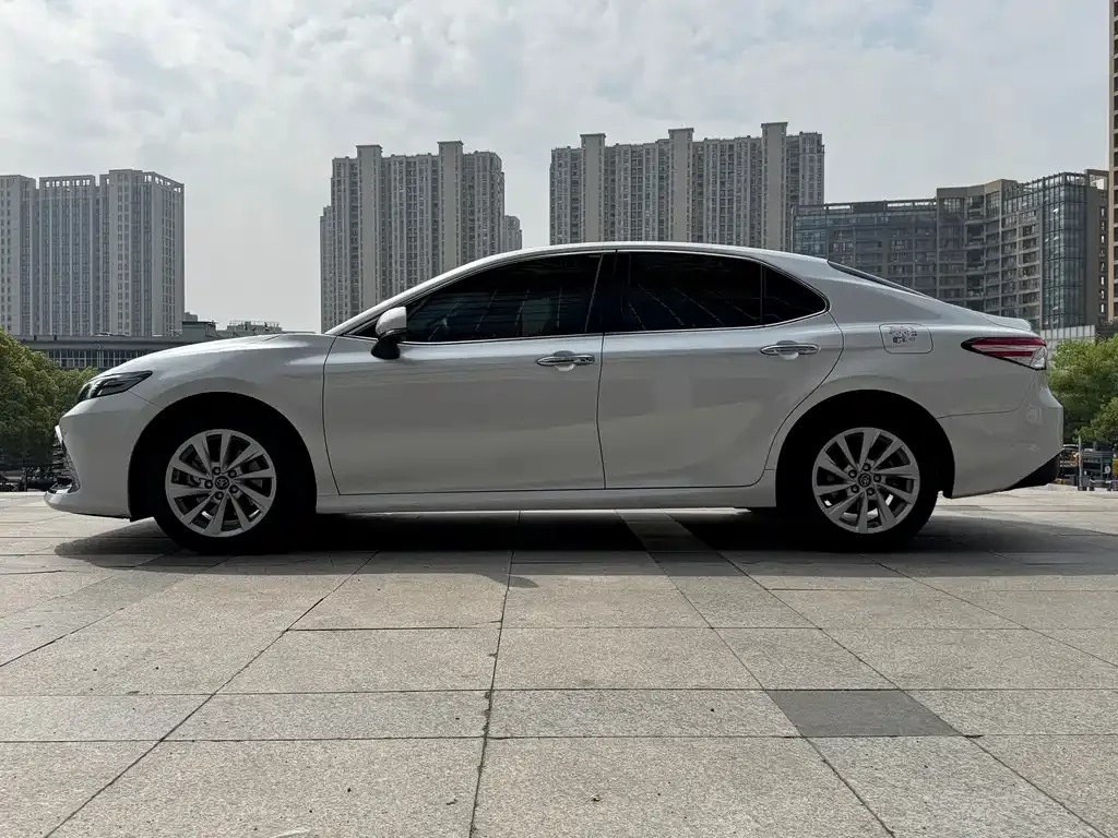 Toyota Camry — фото 8