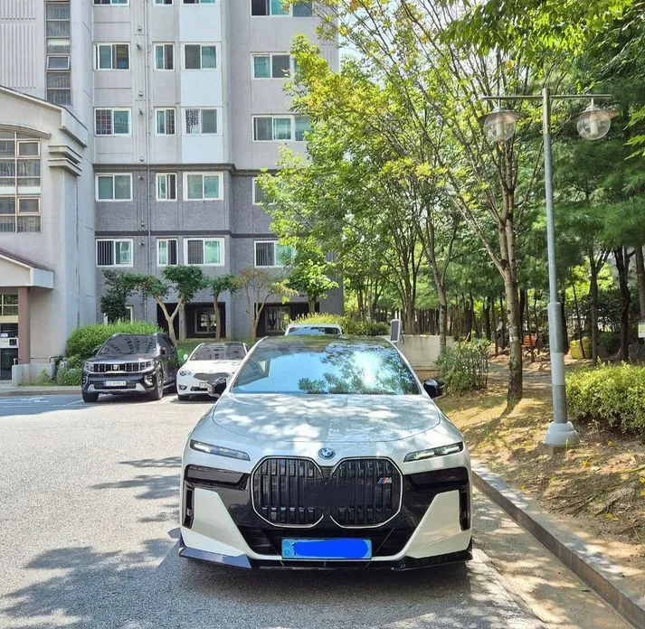 BMW i7 — фото 1