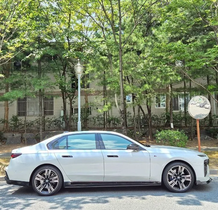 BMW i7 — фото 4