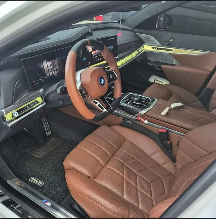 BMW i7 — фото 2