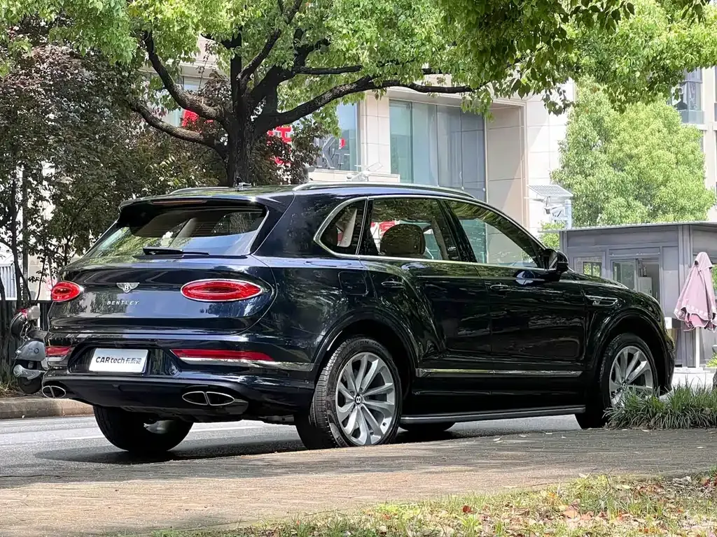 Bentley Bentayga — фото 10