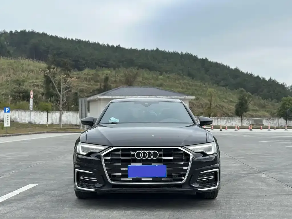 Audi A6L — фото 1