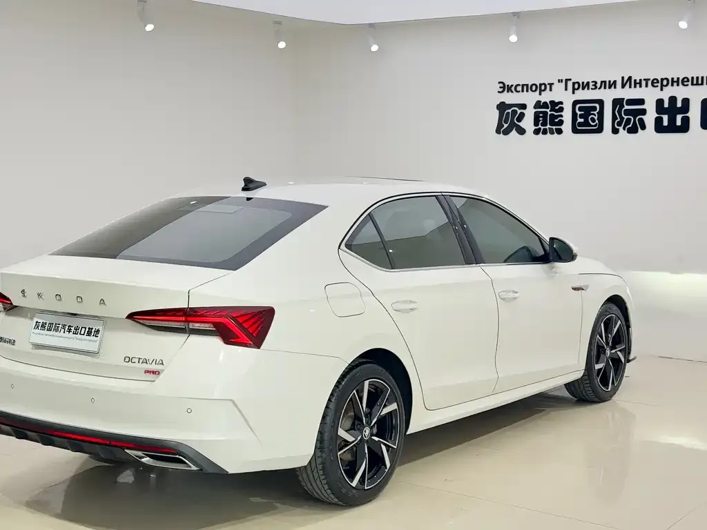 Skoda Octavia — фото 2