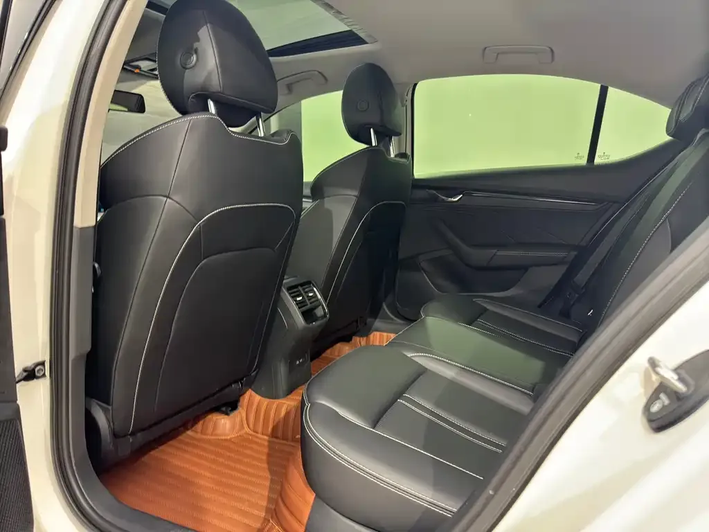 Skoda Octavia — фото 9