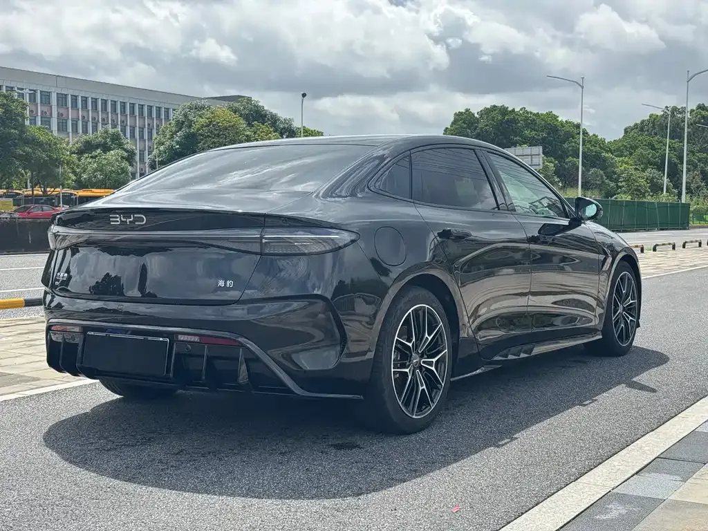 BYD Seal — фото 10