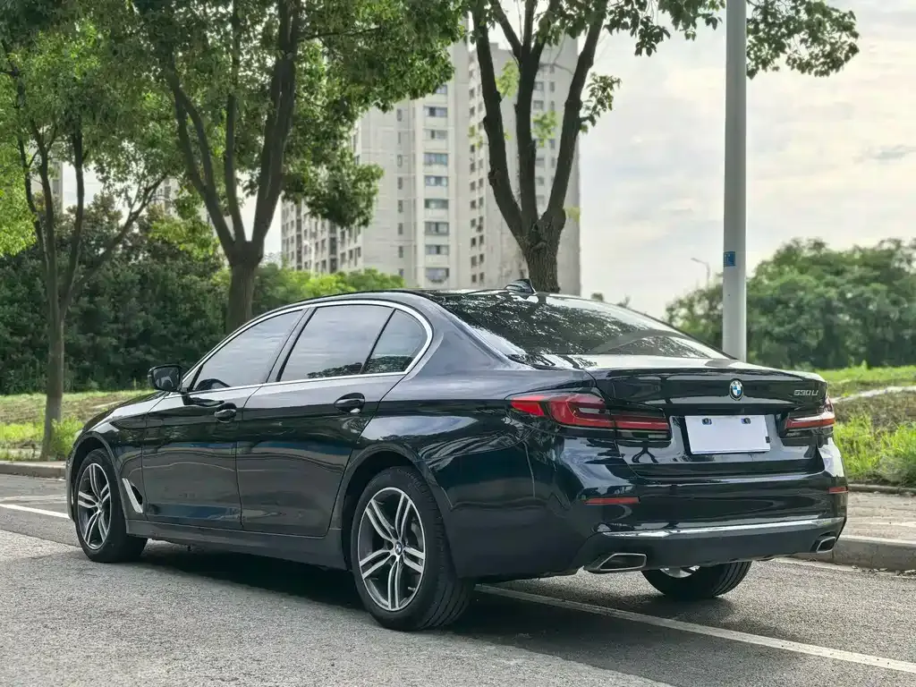 BMW 5 Series — фото 10