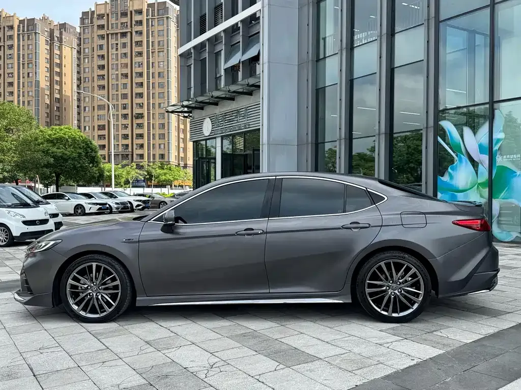 Toyota Camry — фото 8
