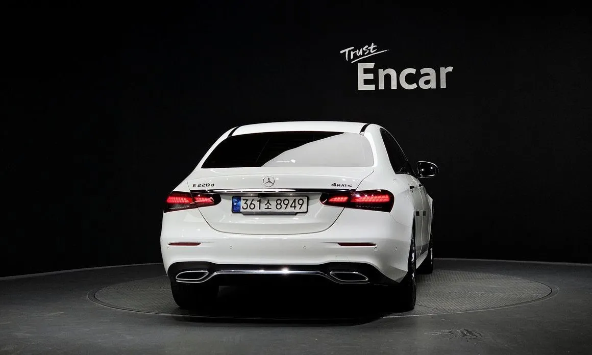 Mercedes-Benz E-Class — фото 5