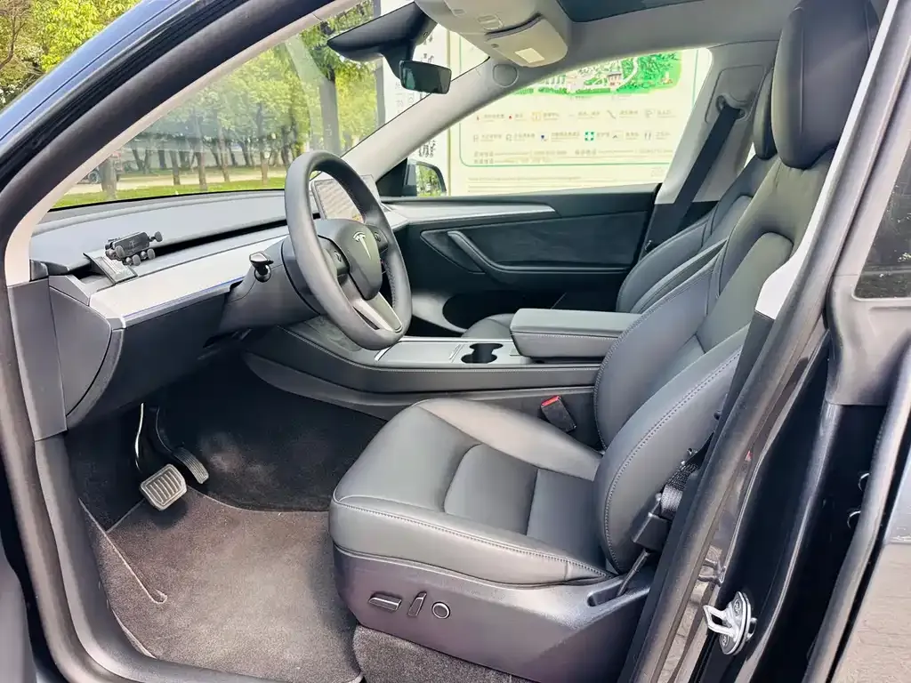 Tesla Model Y — фото 3