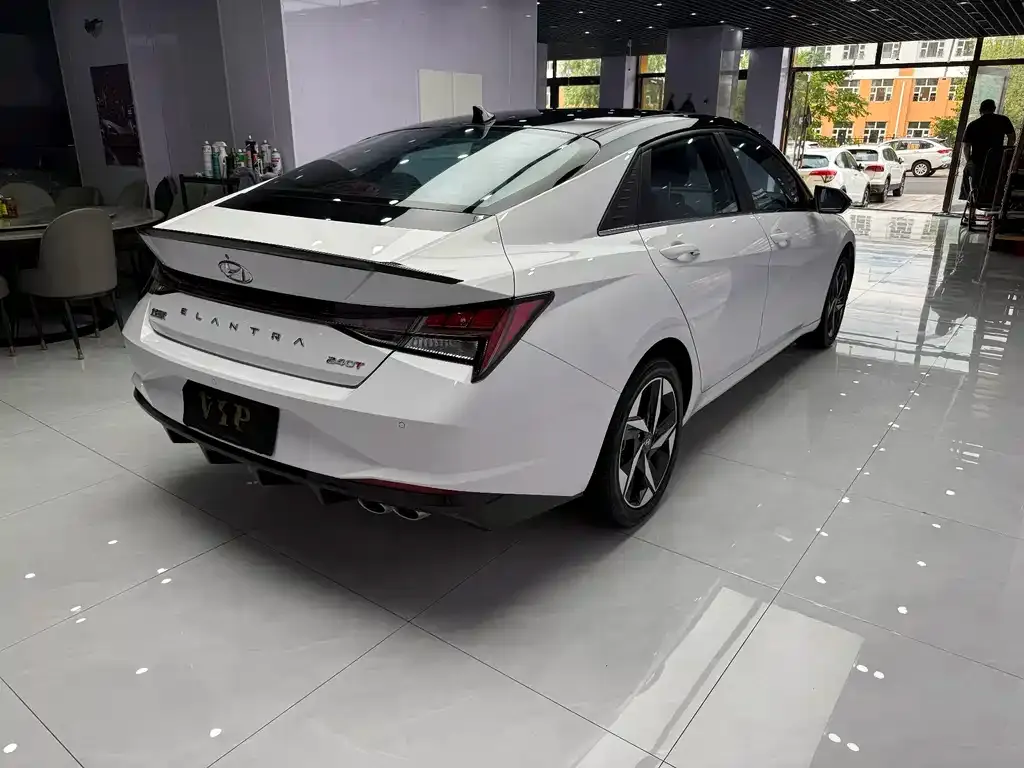 Hyundai Elantra — фото 4