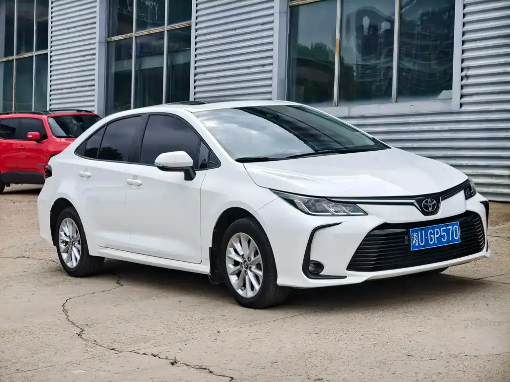 Toyota Corolla — фото 10