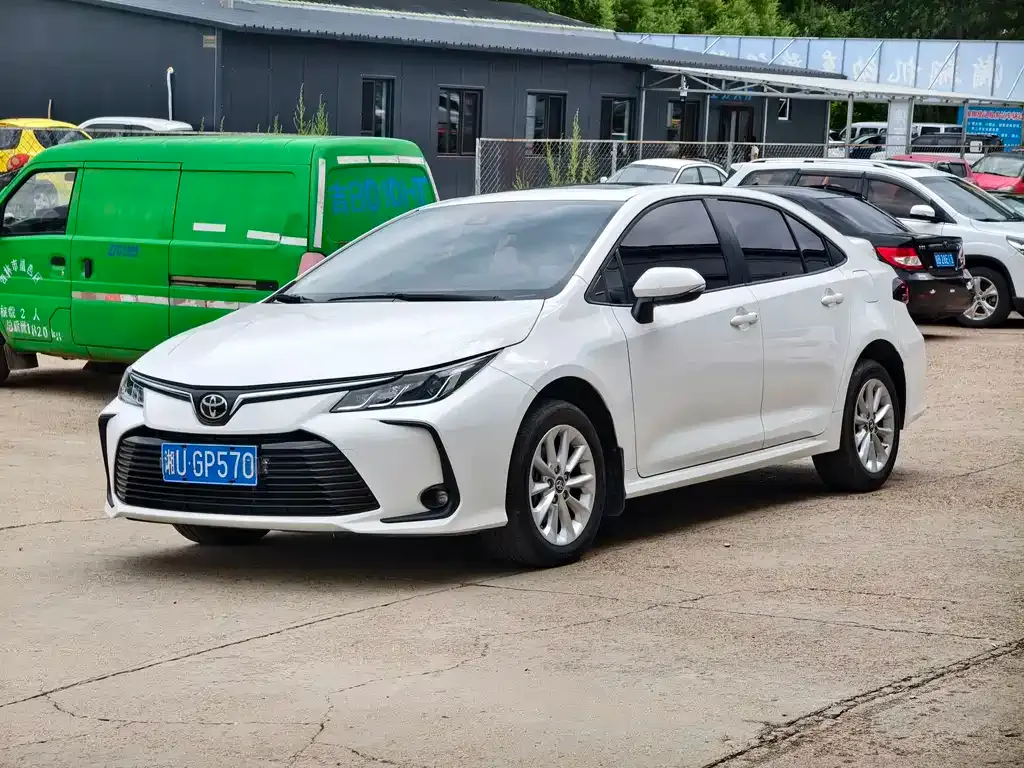 Toyota Corolla — фото 7