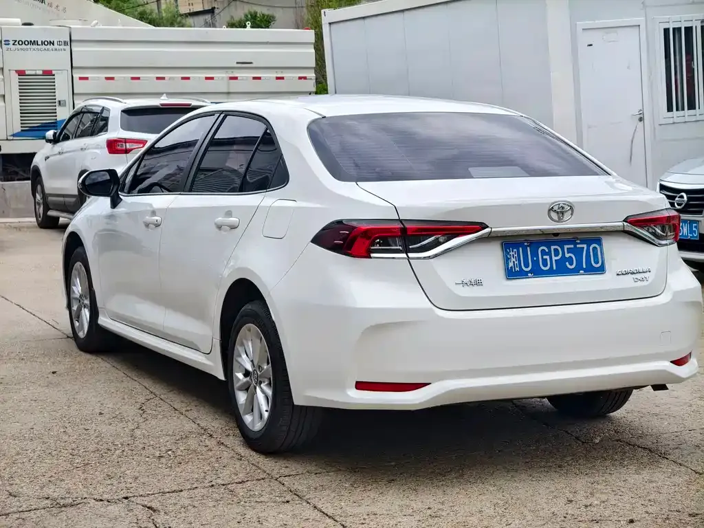 Toyota Corolla — фото 6